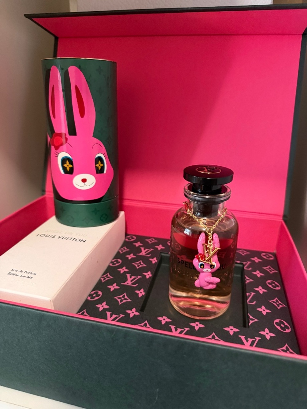 LV SPELL ON YOU 💕💕💕 Sun Yitian collaborates on the Louis Vuitton.